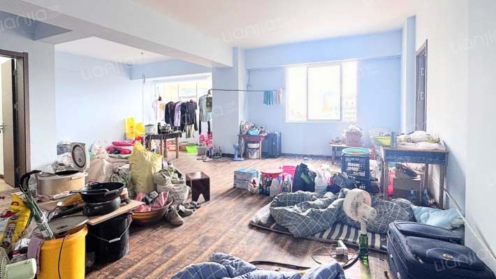 贝蒙特大厦二手房实景图