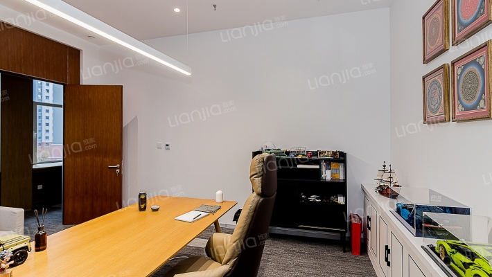 精装公司办公室，6厅合一空间宽阔设计合理接手开工-客厅