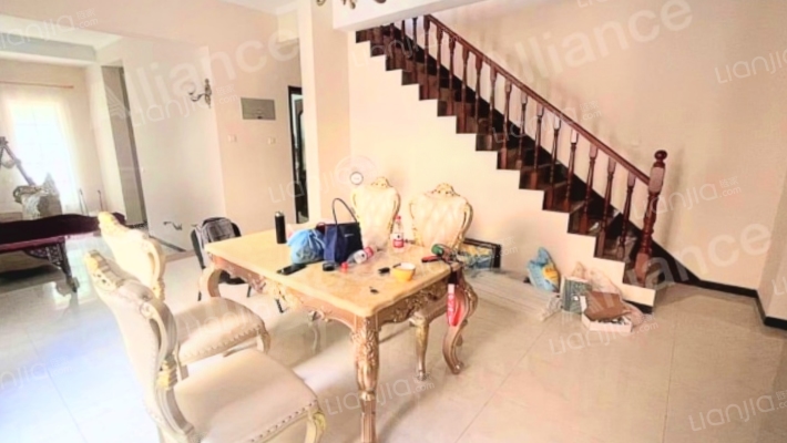 北京西南 京都颐和城276平南入户精装别墅证满五-餐厅