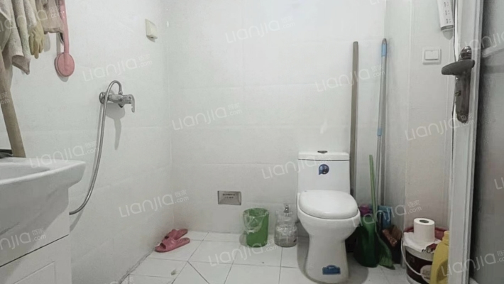 孝心楼层，户型优质，区位优势明显配套完善，出行便利-卫生间