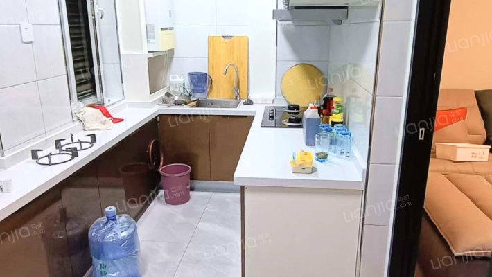 火车站旁 精装南北通透大两居，自住装修，急售-厨房