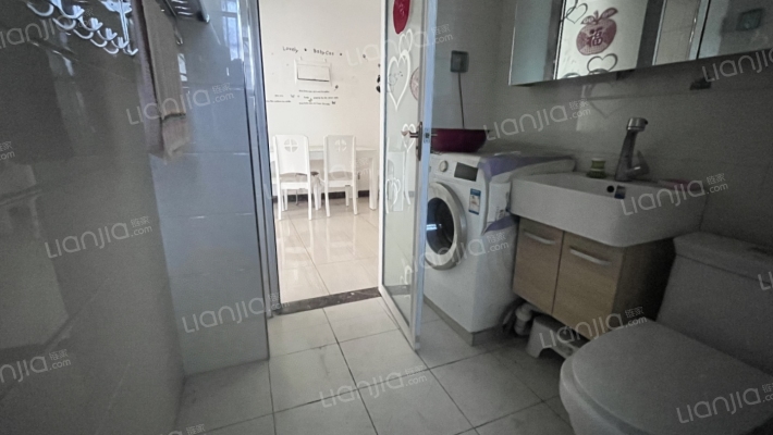 范阳路沿线 中装朝南两居室 出行方便 次新电梯房-卫生间