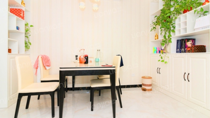 开发区 君临天下御景园 出门就是京港澳高速-餐厅