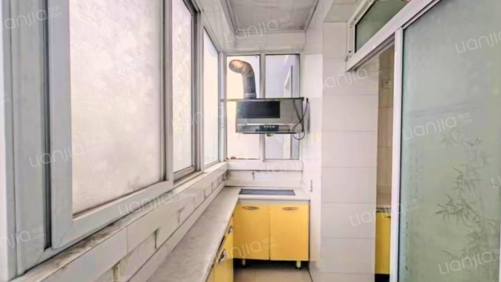 双塔板楼低楼层，房本满五，南北通透三居-厨房