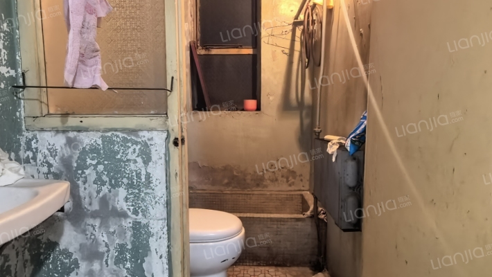 107国道旁 大社区 集中供暖 南北通透两居-卫生间