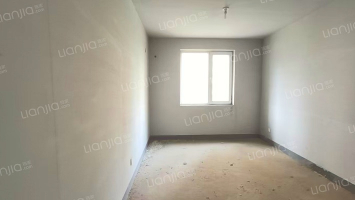 房子是南北通透，正规两居室，低楼层-卧室B