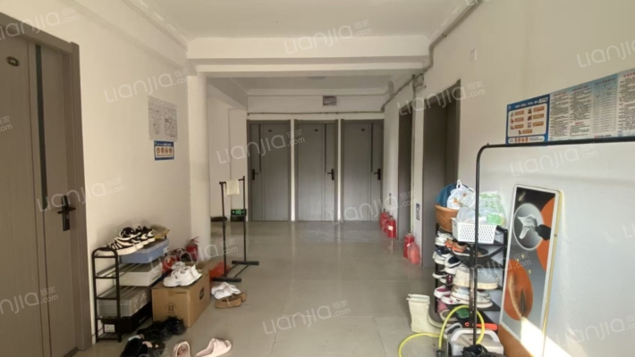 沛绿园水岸别墅二手房实景图