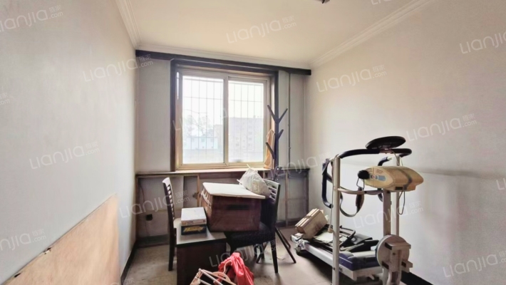 低楼层，南北通透，明厨明卫，车位充足-卧室B