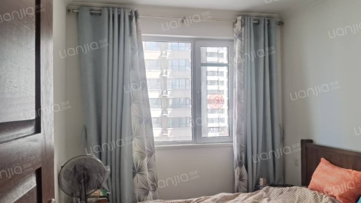 838沿线，70年产权，房子精装修，小区是集体供暖-卧室C