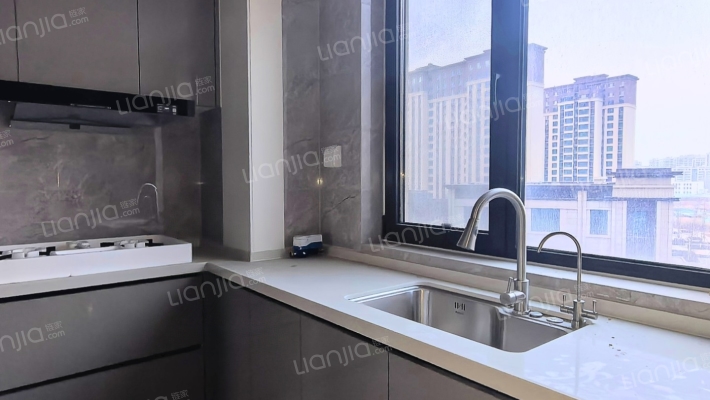 高新区 大楼间距 集中供暖 精装修三居双卫出售-厨房