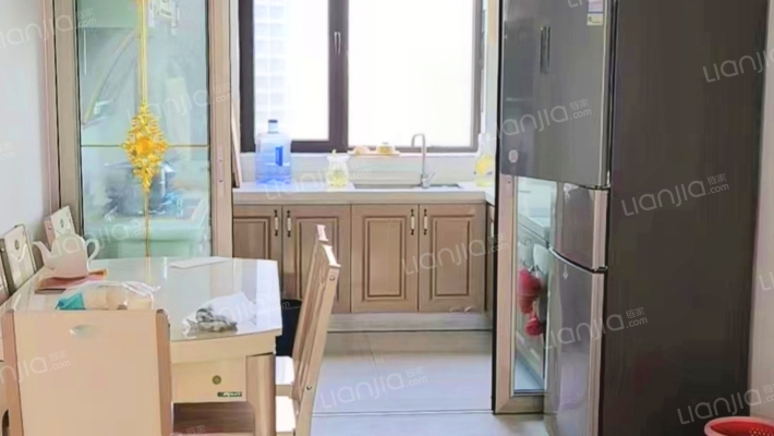 保利物业，集体供暖，坡地园林，人车分流-餐厅