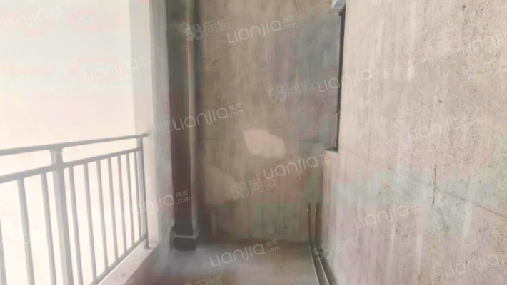小区是南派园林社区，距京港澳高速300米，集中供暖-窗外景观