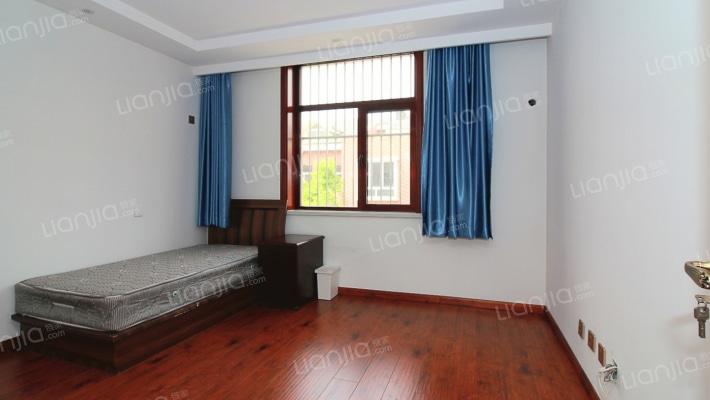 军欣别墅 带花园  满二精装修  停车方便-卧室D