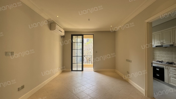 绿城蓝湾小镇·蝶兰轩北区二手房实景图