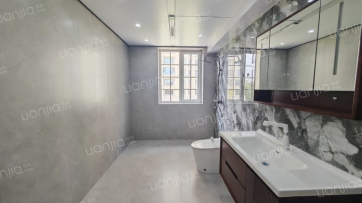 精装联排别墅 带院子 上下三层 小区环境好 绿化高-卫生间C