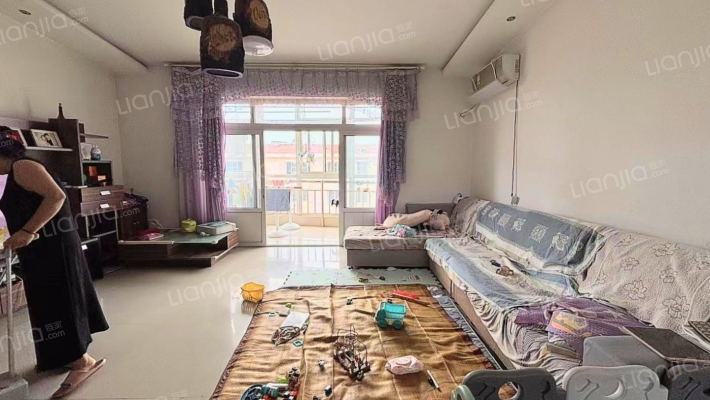 户型方正   房子格局合理采光全天-客厅