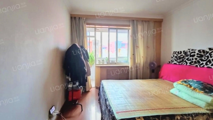 清凉寺区经典南北通透三居，拎包入住-卧室C