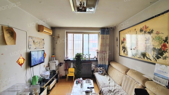 范阳路沿线，板楼三层，社区大，户型方正-客厅