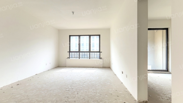 中航绿城理想城玫瑰园二手房实景图