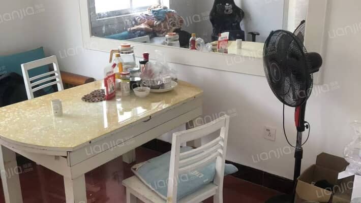 前进小区一区二手房实景图