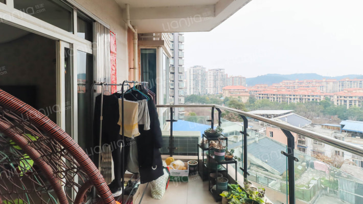 河东 书香美邸 精装三房 保养好 旁边就是涪江中/学-阳台