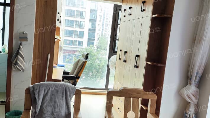 鸿翔百合园二手房实景图