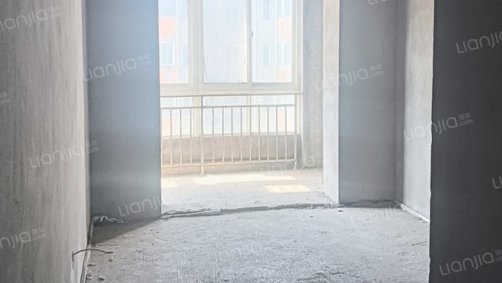 小区介绍：小区环境好，免费停车，六层电梯洋房-卧室A