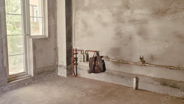 此房满五年  南北通透户型方正  毛坯随意装-厨房