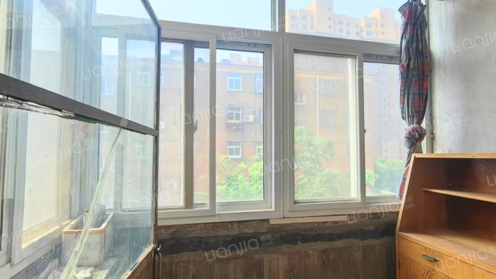 铁道部建厂局家属楼 2室1厅 南-阳台