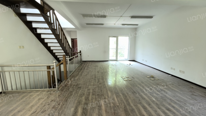 高铁板块，联排别墅，下沉花园，私家车库-客厅A