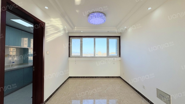 从幼儿园到高中师资充足，教学品质优.-餐厅