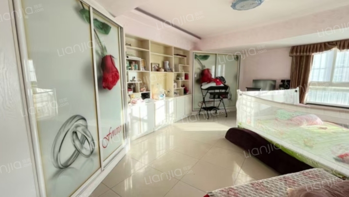 东方家园大三居，有装修，房本满五，-卧室A