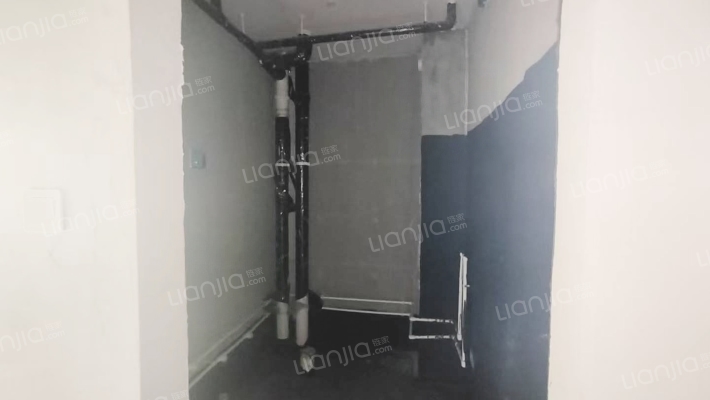 范阳路大3居带车位，全天采光，业主急售-卫生间B