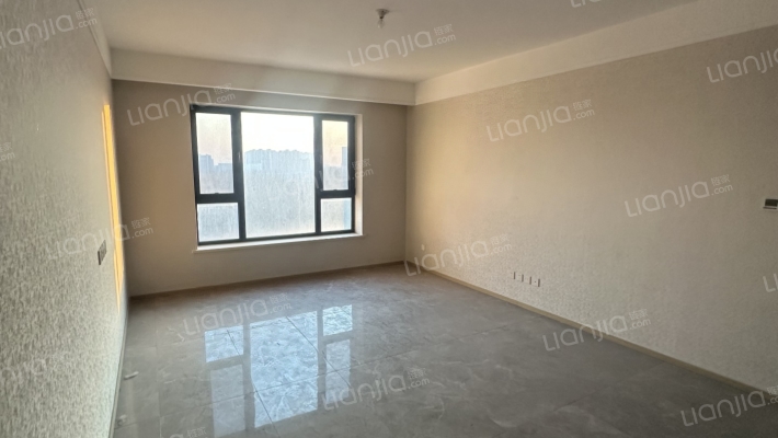 精装修带车位 集中供暖高新区 采光好-客厅