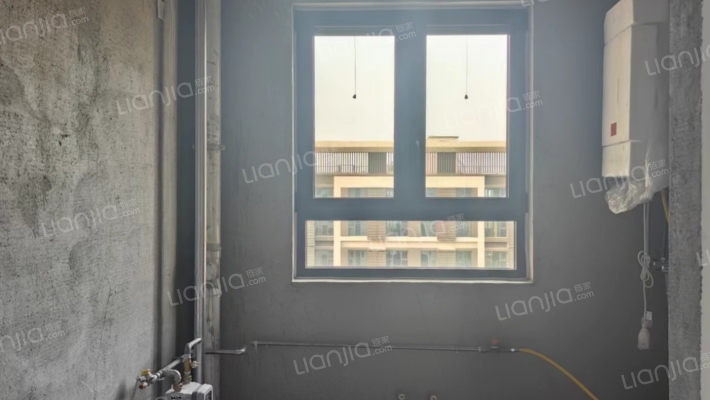 本房是经典三居双卫的户型，南院好楼栋，采光充足-厨房