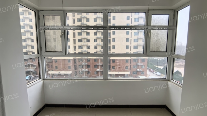 精装修 全南户型 配套齐全 生活交通便利-阳台