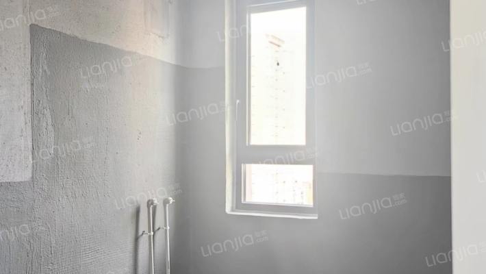 本房是经典三居双卫的户型，南院好楼栋，采光充足-卫生间B