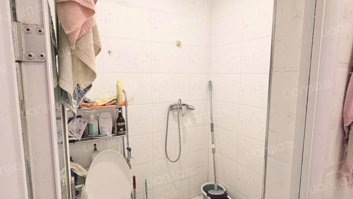 双语校区   开发区位置   交通购物都很方便-卫生间