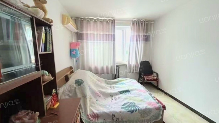 此房为满五税费低，双阳朝南户型，楼层好，不挡光-卧室B