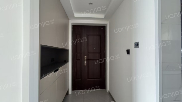 全明格局 户型方正 一梯两户 集中供暖 采光无遮挡-玄关