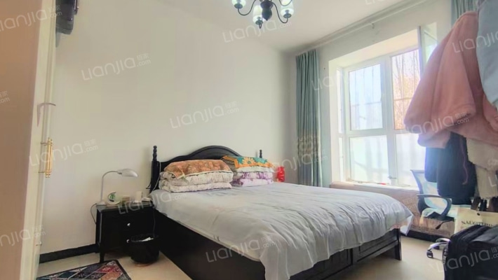 开发区 公园壹号 西向2居室 精装满五 一层 随时看房-卧室B