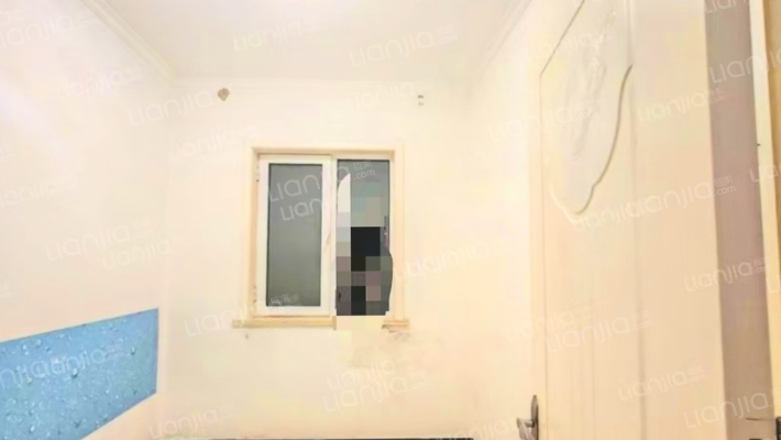 急售三利一期精装修小三居，南北向，价格美丽-卧室C