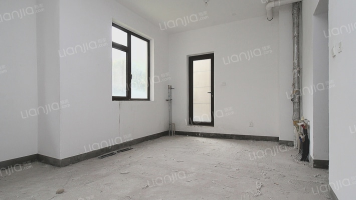 理想湾下叠拼带南北院子和地下室，带车位，位置安静-卧室D