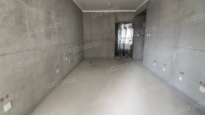 房子朝南两居中上楼层，本满二，毛坯房-餐厅