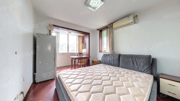 港机新村二手房实景图