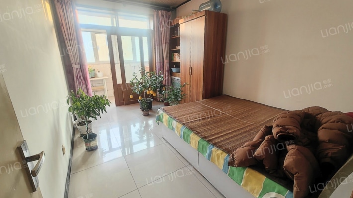 政法街南段位置好，公摊小，南北通透生活便利-卧室A