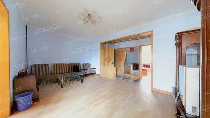 出门东兴街，近双语，公摊小，中间楼层，满五唯一-客厅