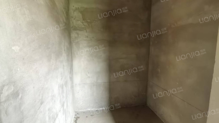 东京都类独栋，大院子，南边户，房本满五，业主靠谱卖-衣帽间B