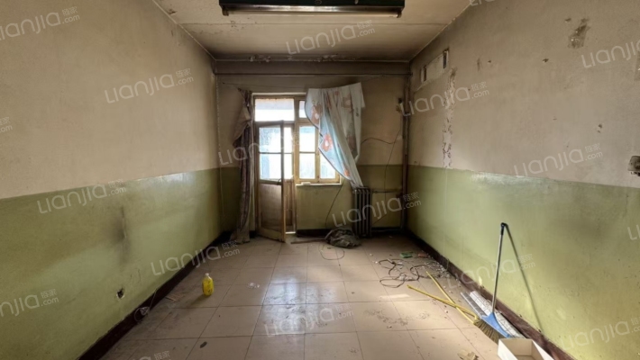 此房满五唯一  全南户型   采光视野好-卧室B