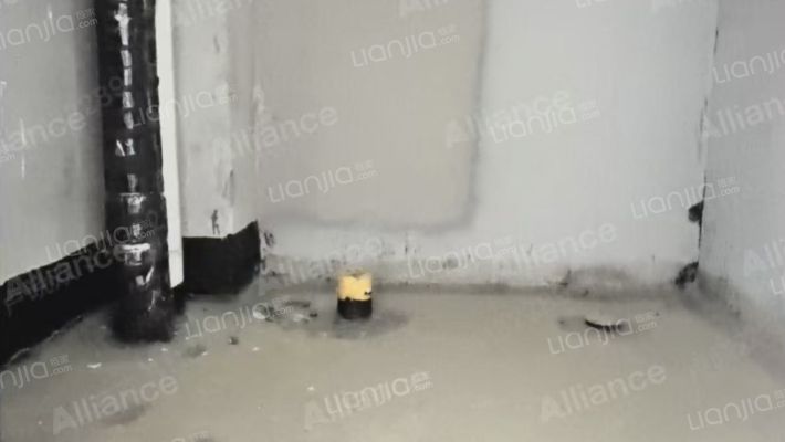 户型方正  采光基本全天  位置好-卫生间